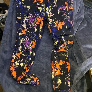 POP fit leggings with pockets and floral design